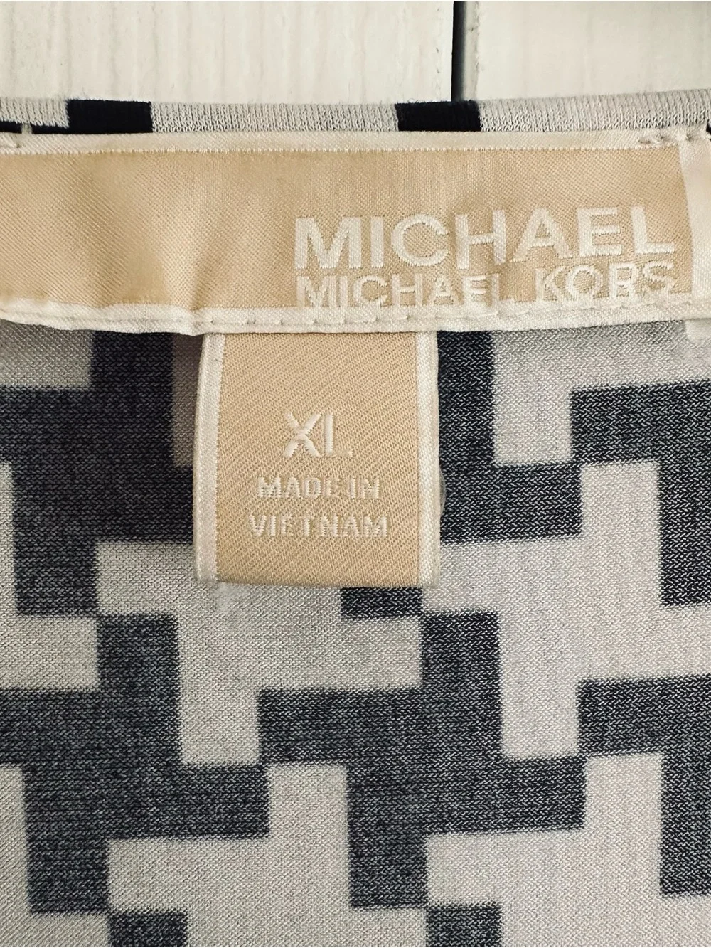 Michael Kors Top Blouse Black White Long Slit Sleeves Geometric Print Size XL